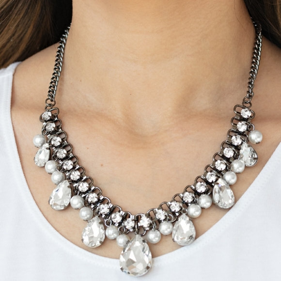 paparazzi Jewelry - Necklace & Earrings Set paparazzi Jewelry - Necklace & Earrings Set